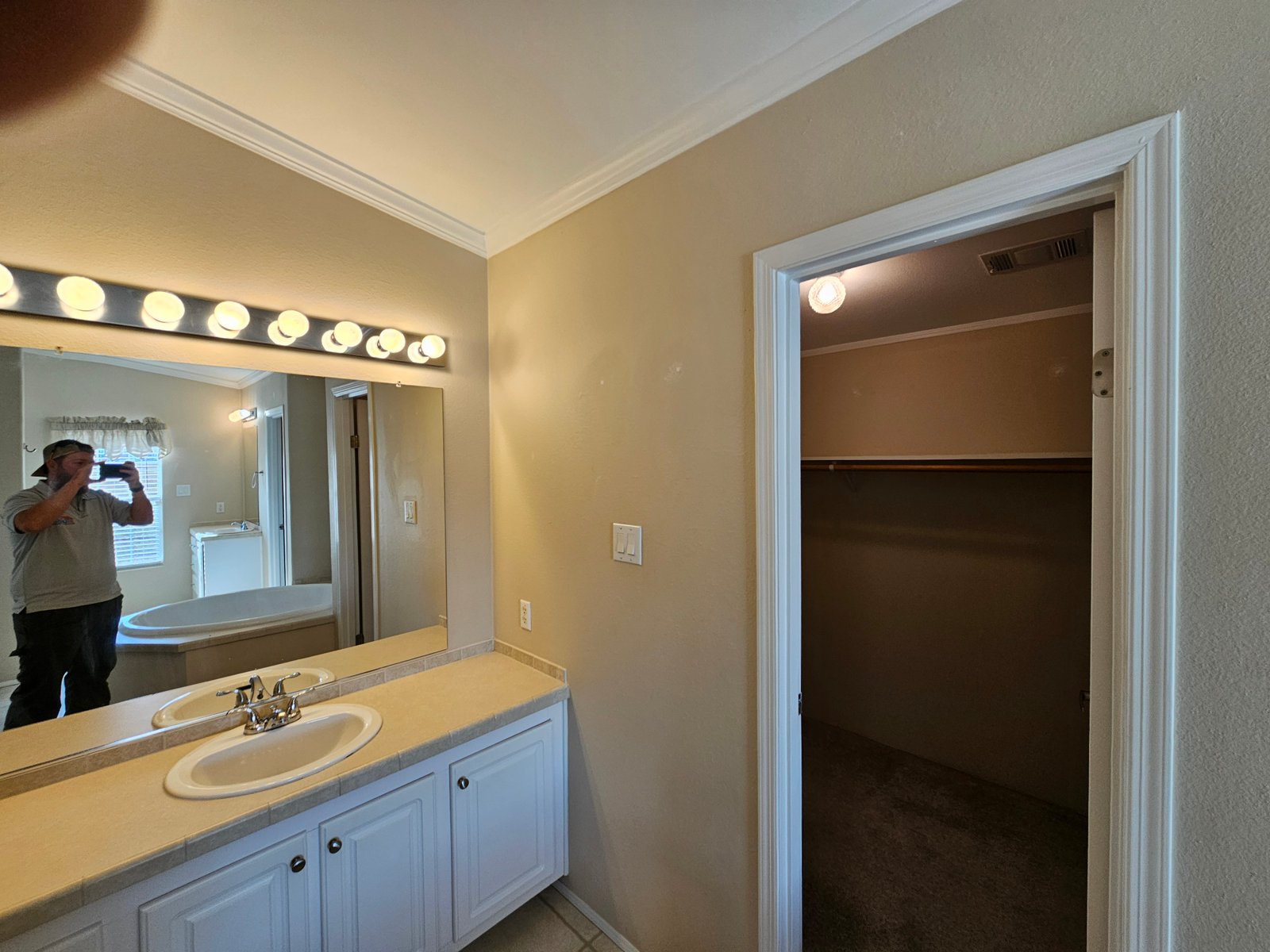 Interior painting project gallery - Project 136 - Image 10